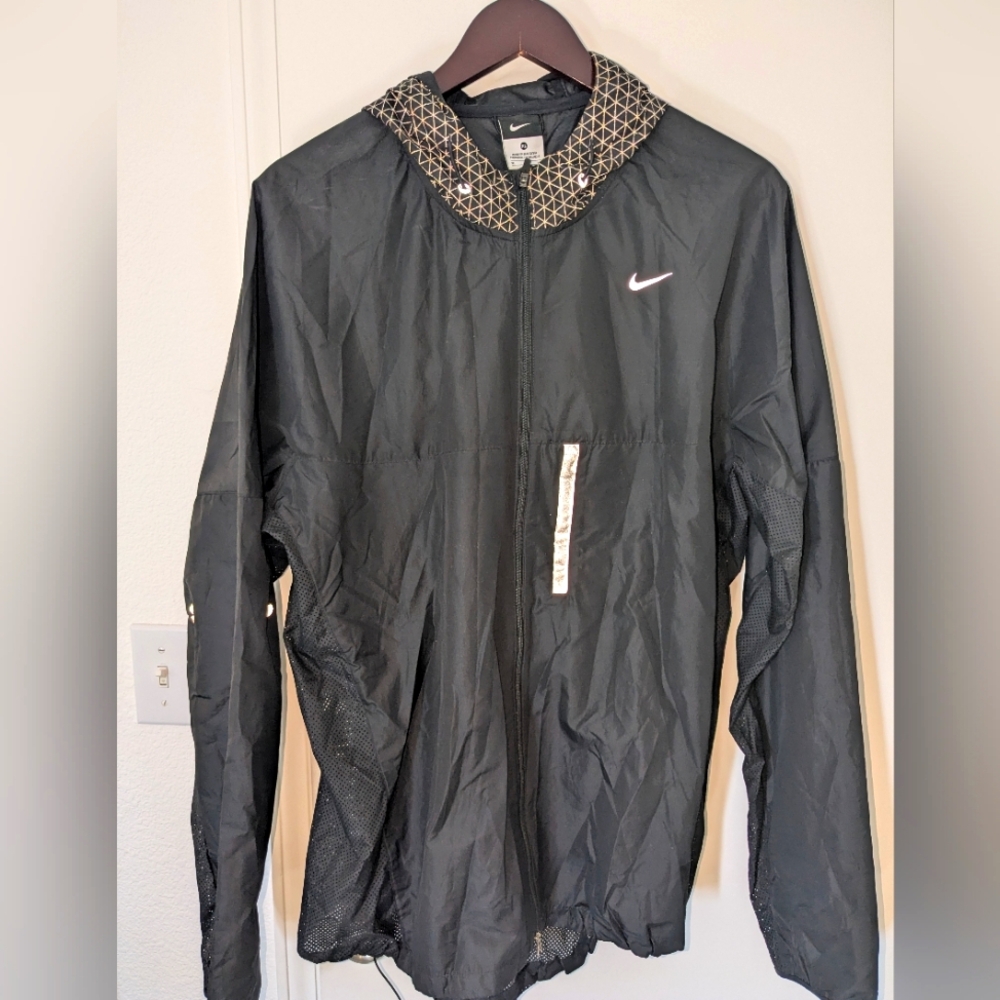 Nike Black Windbreaker Jacket Lightweight Sporty Design